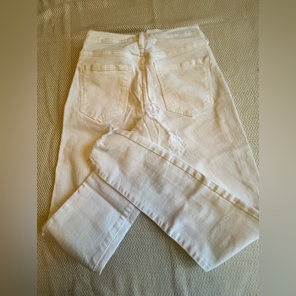 Gap ladies white Skinny Jeans 25.6 inseam - Picture 2 of 7